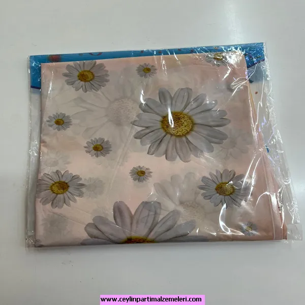 Papatya Temalı Masa Örtüsü